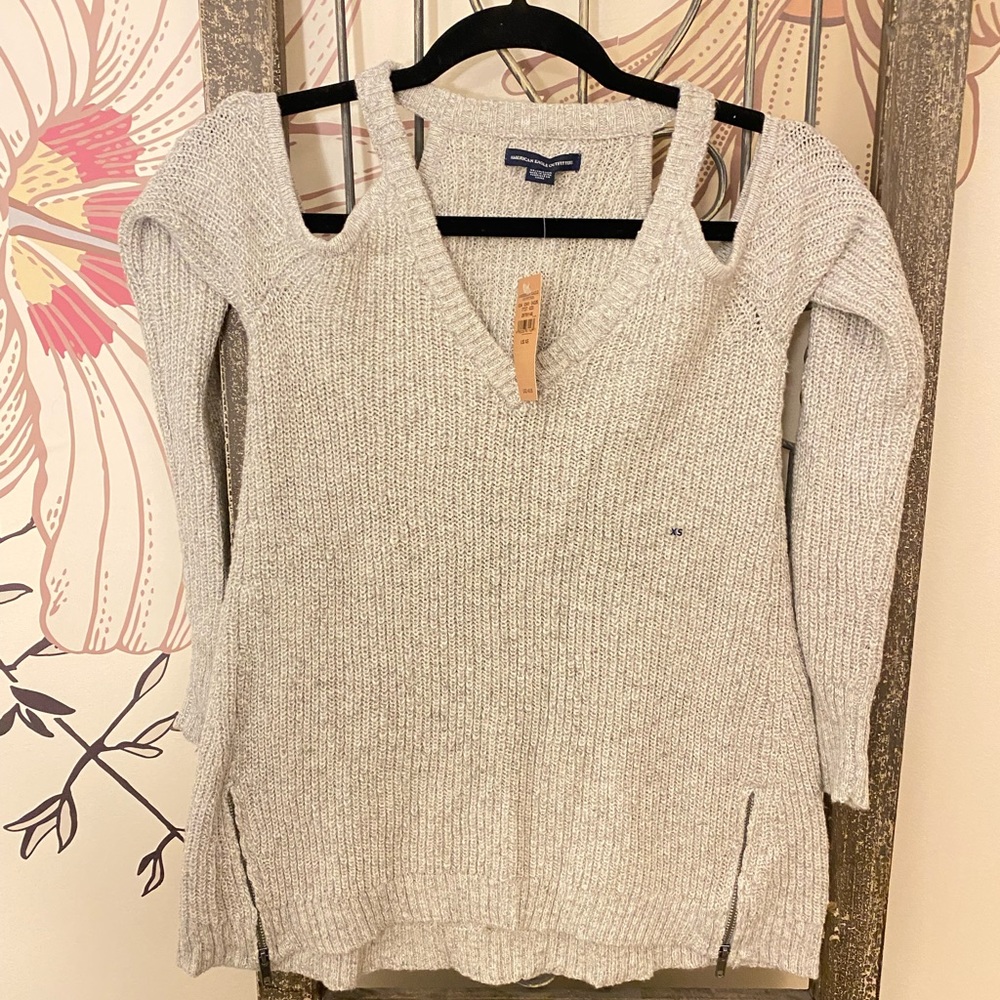 American Eagle gray sweater